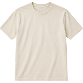 T-shirt i ecru, motsvarande plagget på modellen.